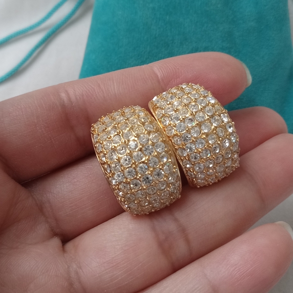 GORGEOUS ROMAN HALF HOOP CURVED RHINESTONE Pave Clip On Gold Earrings - Picture 2 of 6